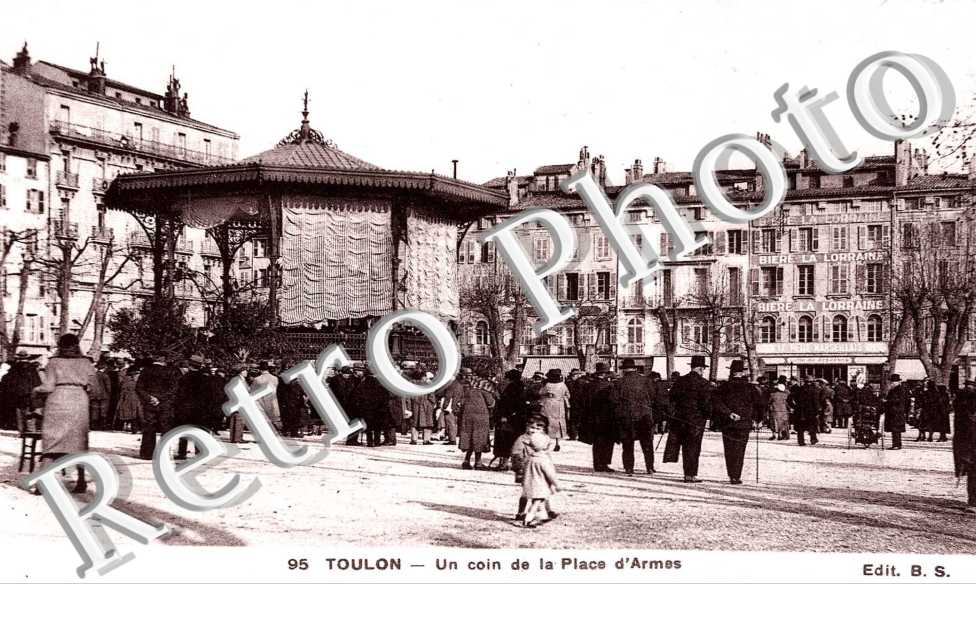 le Champ de Mars un Dimanche