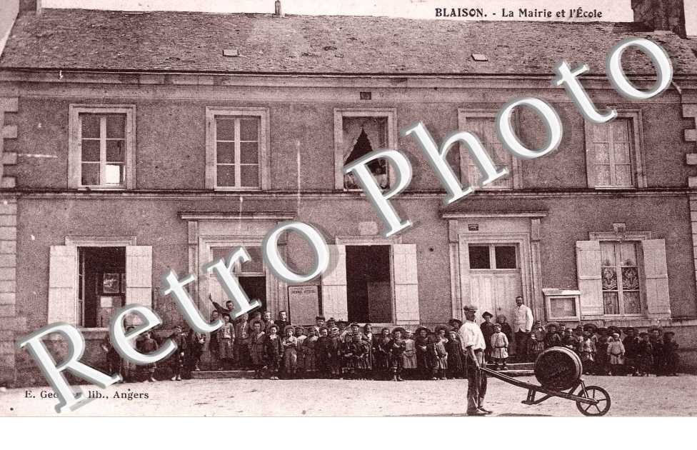 LA MAIRIE ET L'ECOLE