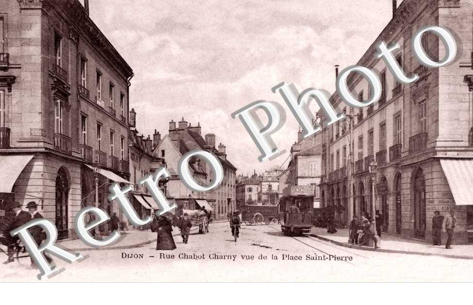 RUE CHABOT CHARNY VUE DE LA PLACE SAINT-PIERRE