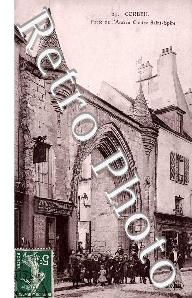 Corbeil Porte de l'ancien cloitre Saint Spire