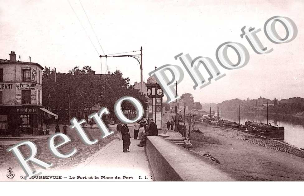 LE PORT ET LA PLACE DU PORT