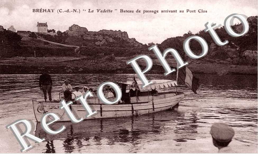 "la Vedette" bateau de passage arrivant au Port Clos