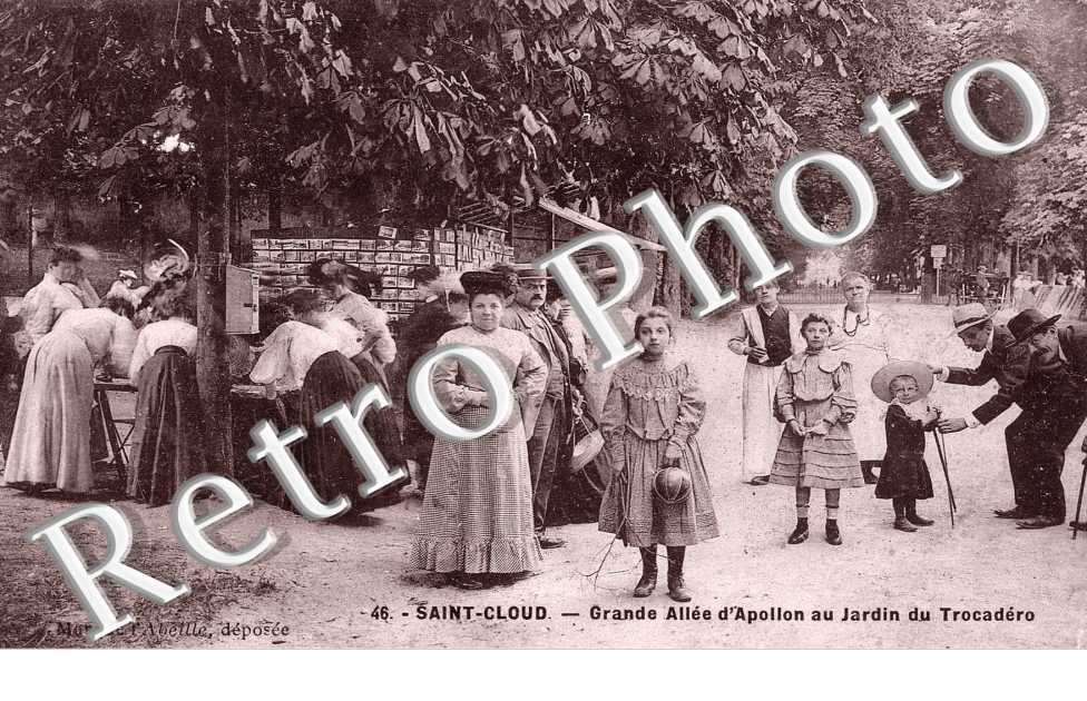 Grande allee d'Apollon au jardin du Trocadero