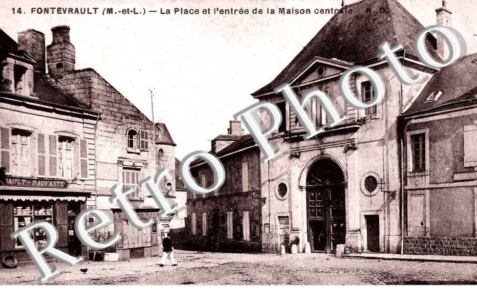la place et l'entree de la maison centrale
