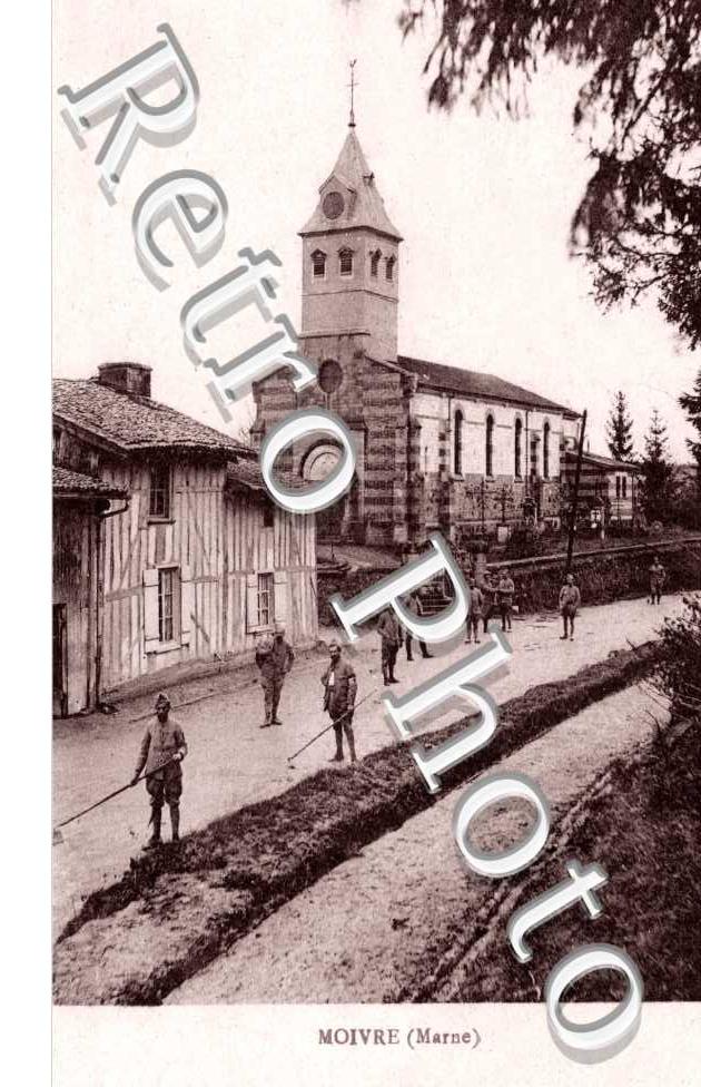 Une rue - Eglise