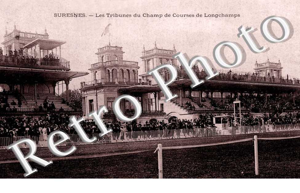 Les tribunes du champ de courses de Longchamps 