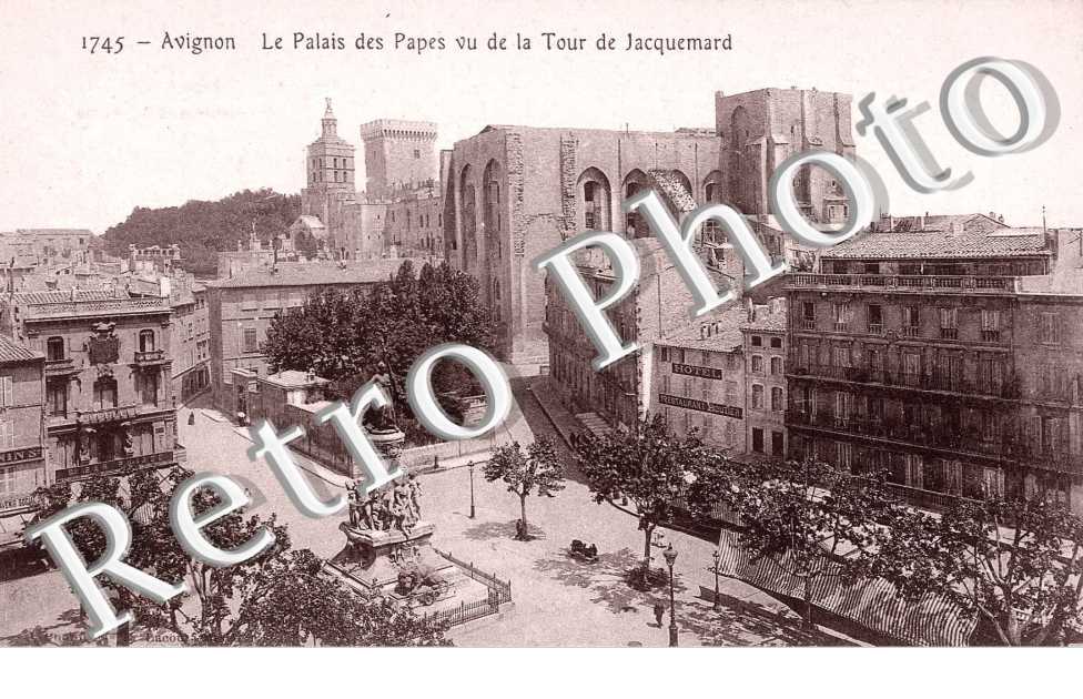 le Palais des Papes vu de la Tour de Jacquemard