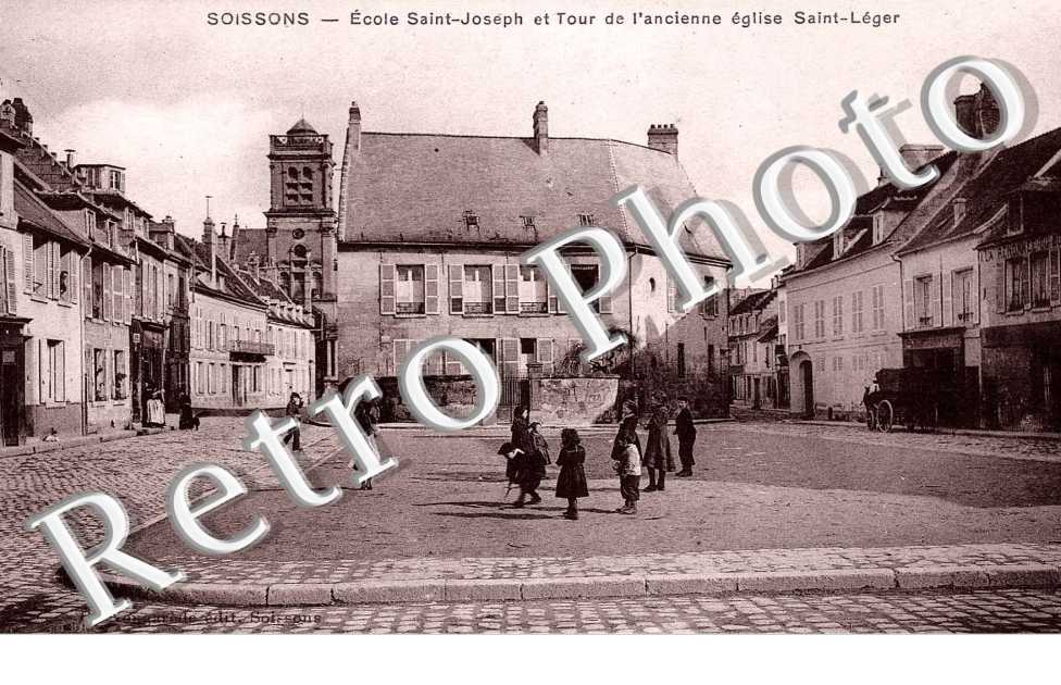 Ecole saint Joseph et tour de l'ancienne eglise Saint-Leger