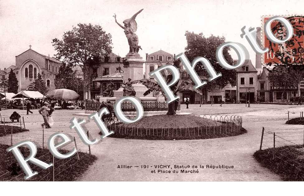 Statue de la Republique et place du Marche