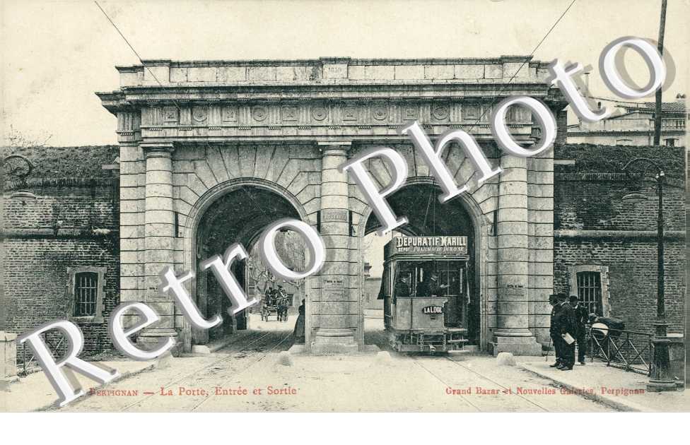 LA PORTE, ENTREE ET SORTIE