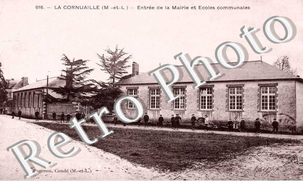 Entree de la Mairie et Ecoles Communales
