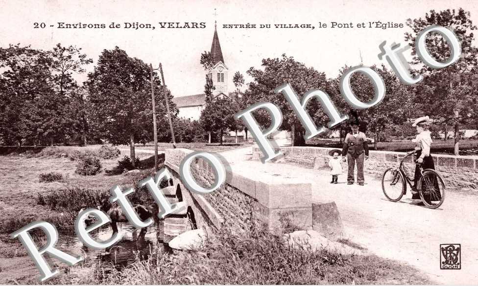 entree du village, le pont et l'eglise