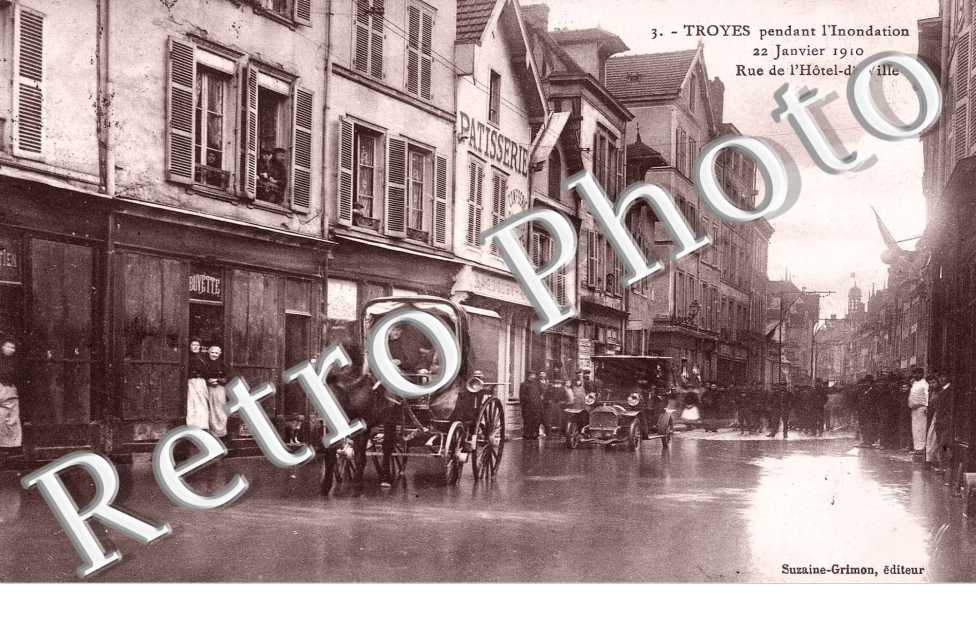 INONDATION 1910 - RUE DE L'HOTEL DE VILLE