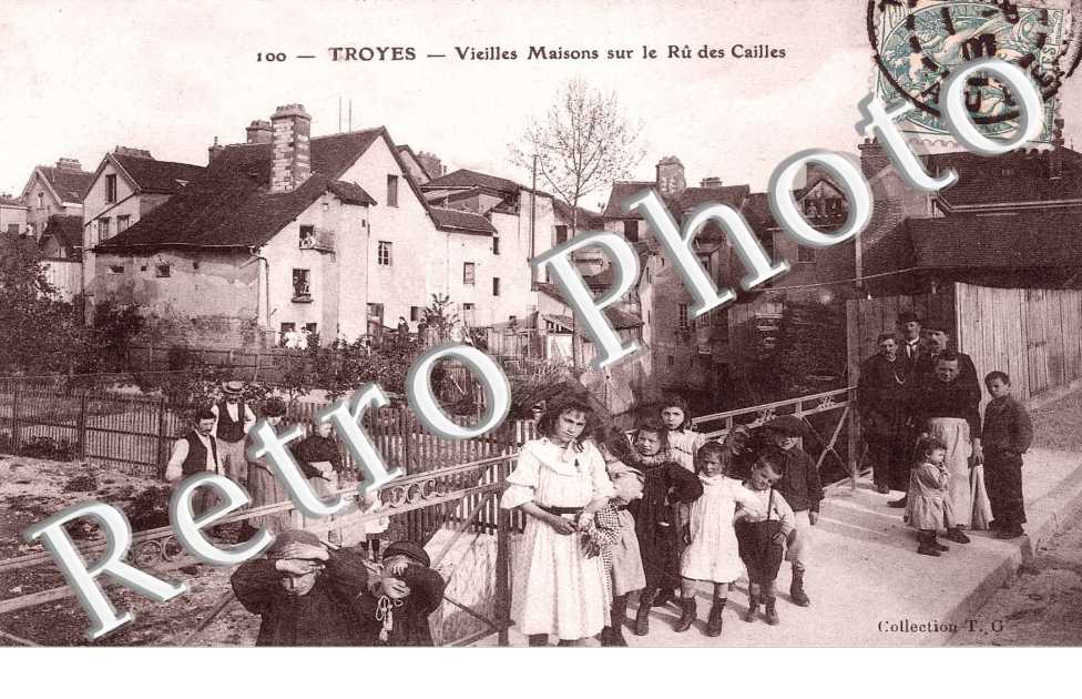 Vieilles maisons sur le Ru des Cailles