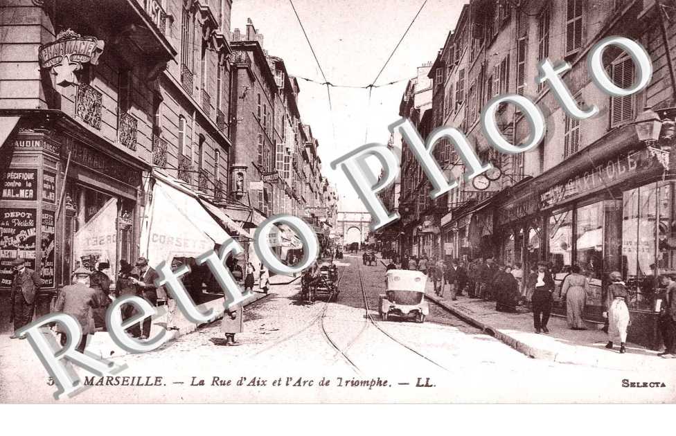 La Rue d'Aix et l'Arc de Triomphe