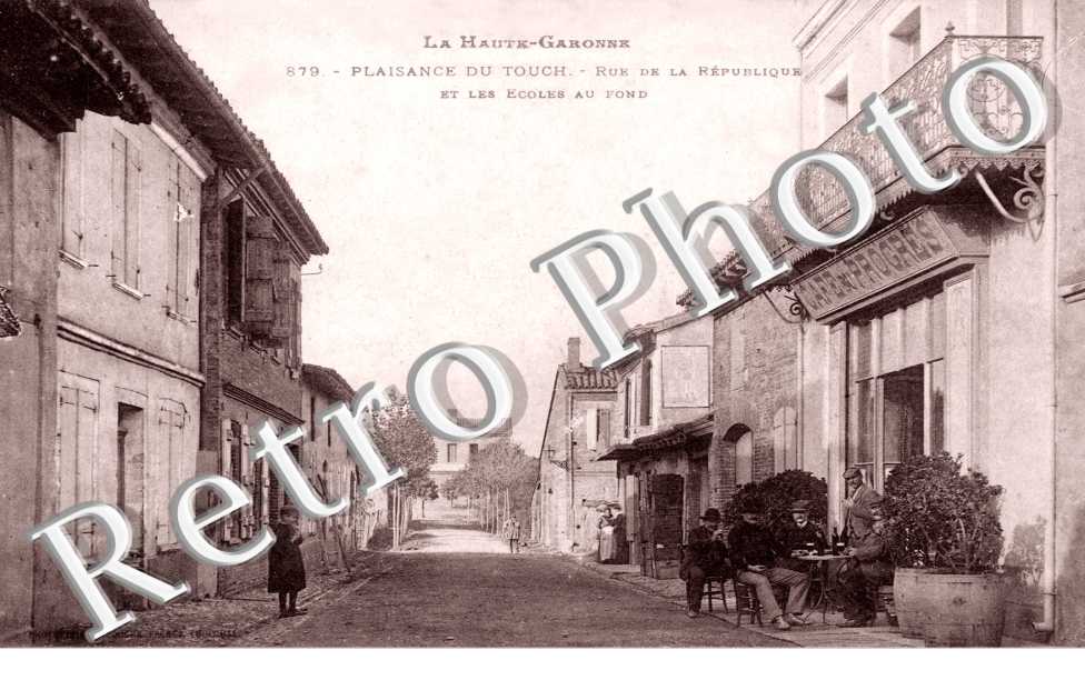 Rue de la republique et les ecoles