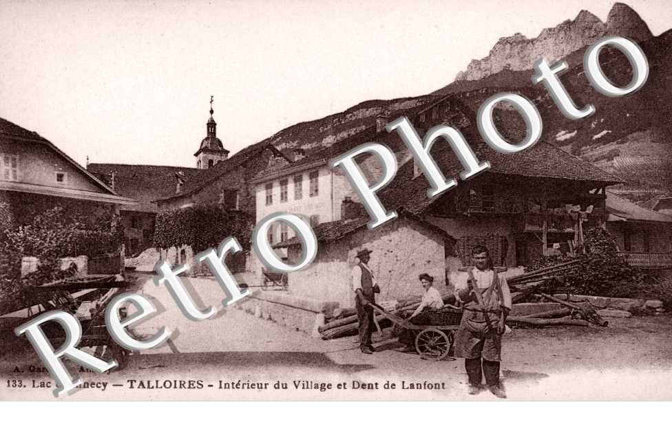 Interieur du village et dent de Lanfont