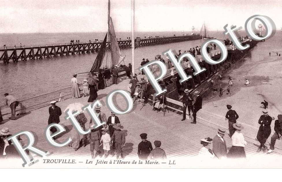 Les jetees a l'heure de la maree