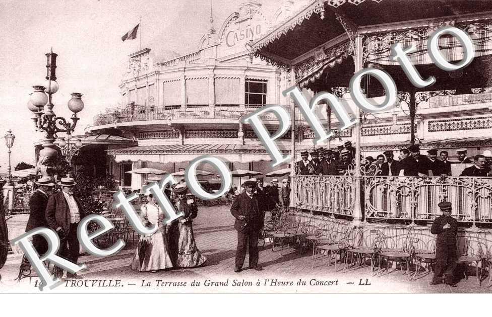 la terrasse du grand salon a l'heure du concert