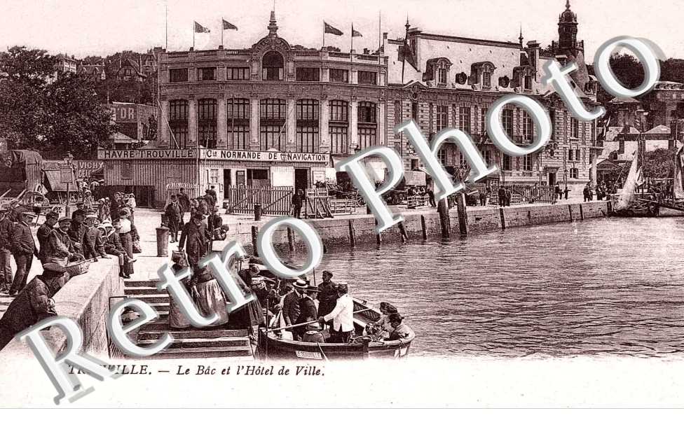 le bac et l'Hotel de Ville