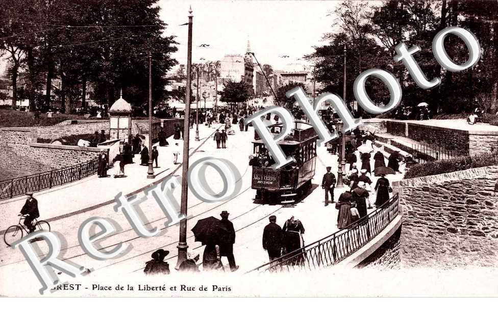 PLACE DE LA LIBERTE RUE DE PARIS