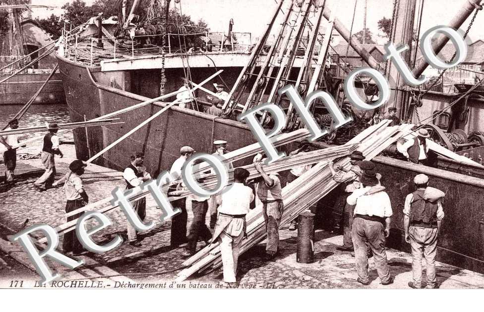 Dechargement d'un bateau de Norvege