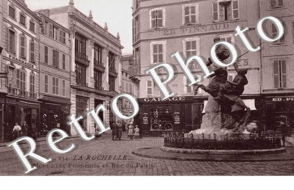 Monument Fromentin et rue du Palais