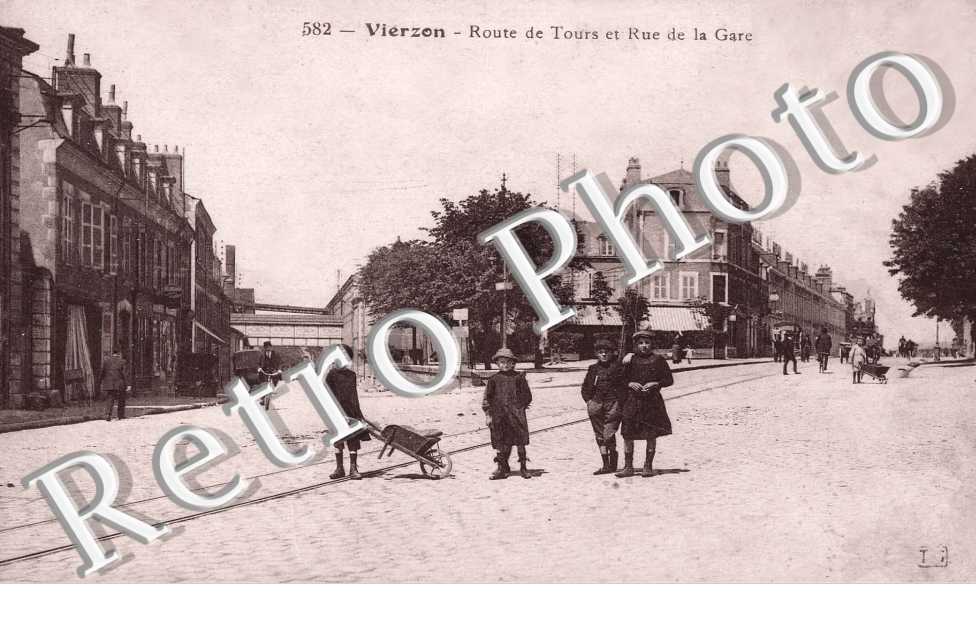 Route de Tours et rue de la gare