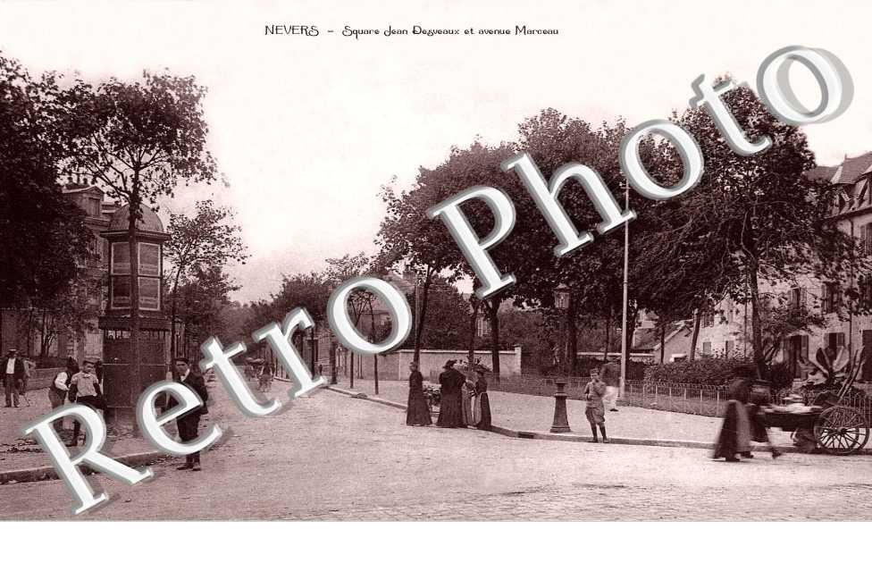 SQUARE JEAN DESVEAUX ET avenue Marceau