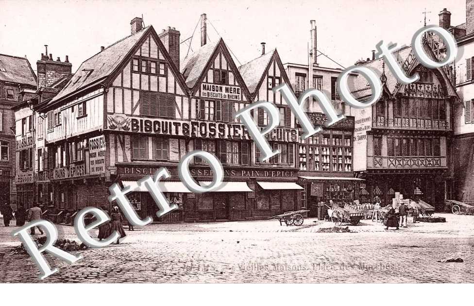 vieilles maisons, place des marches
