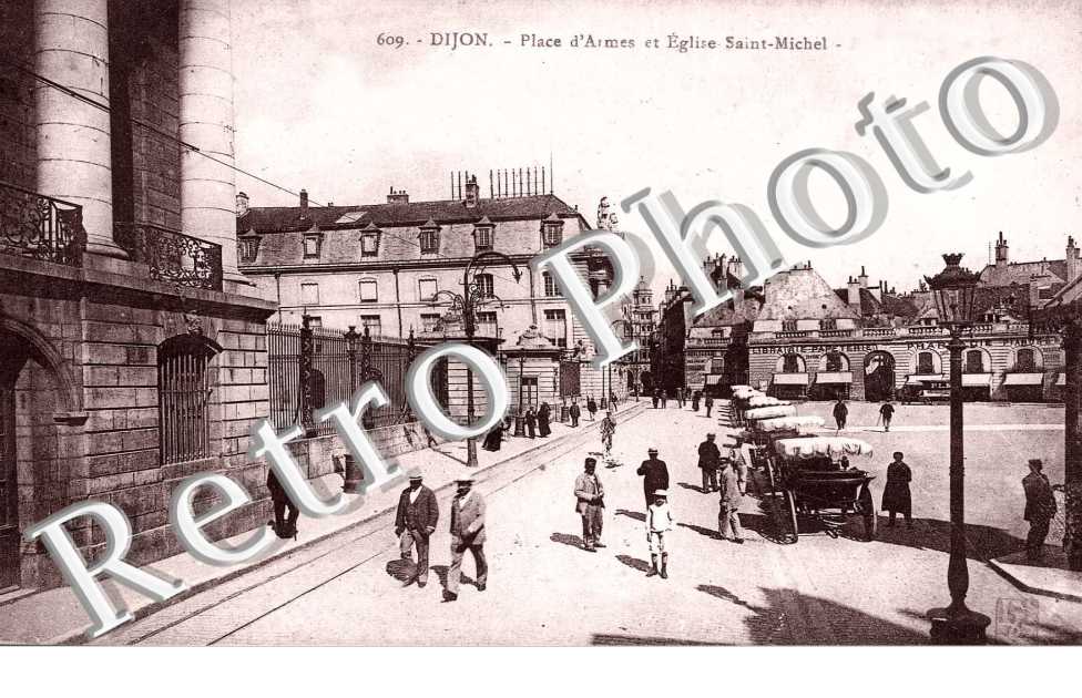 Place d'Armes et Eglise Saint Michel