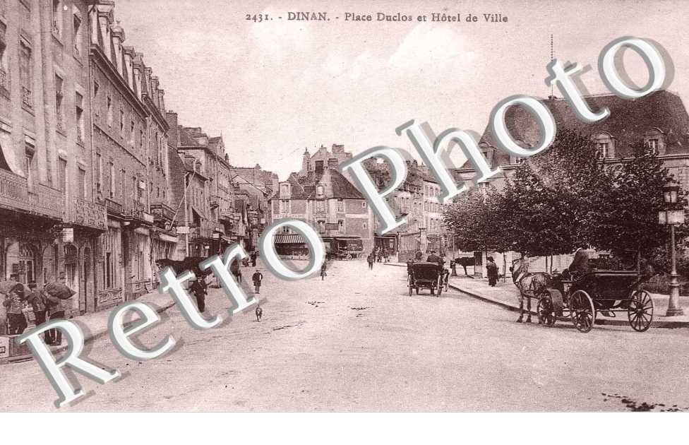 place Duclos et hotel de ville
