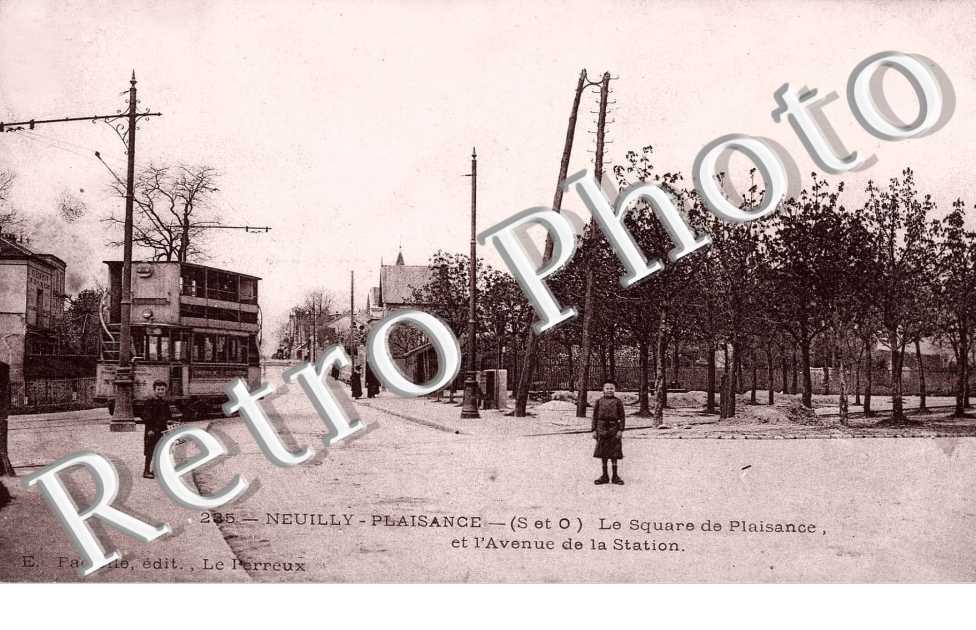Le square de plaisance  et l'avenue de la station - tramway