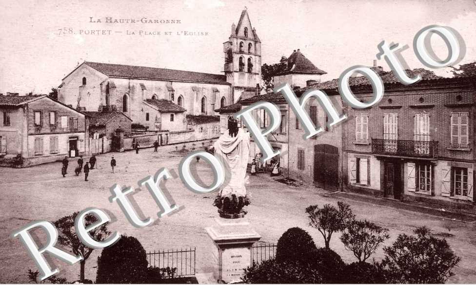 la place et l'eglise