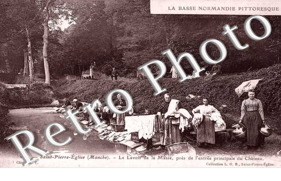 le lavoir de la Masse, pres de l' entree principale du chateau