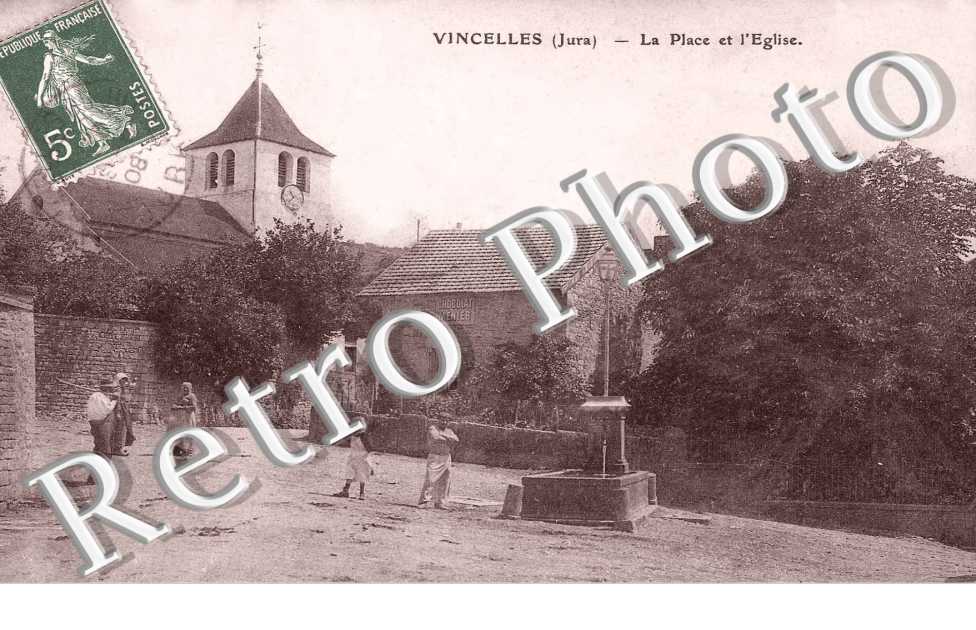 la place et l'eglise