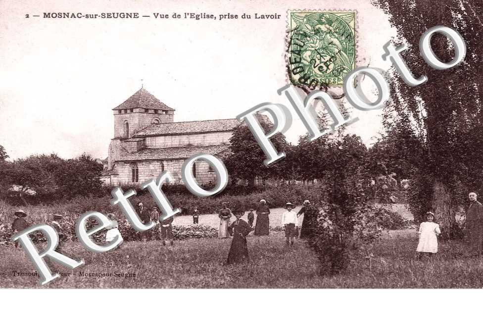 Vue de l'eglise, prise du lavoir