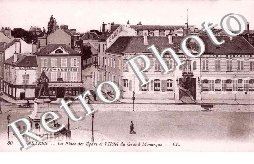 Place des Epars et Hôtel du Grand Monarque