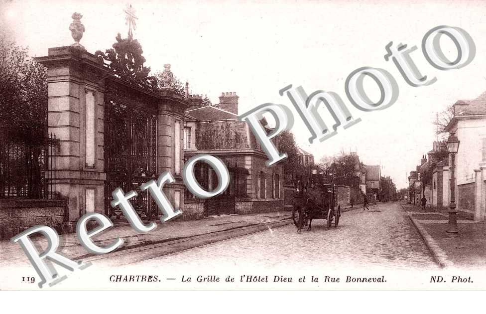 Grille de l'Hotel Dieu et Rue Bonneval