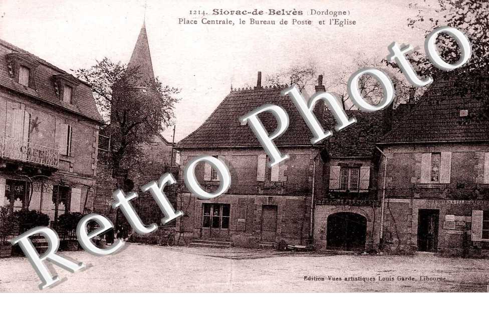 Place centrale - le bureau de poste et l'eglise