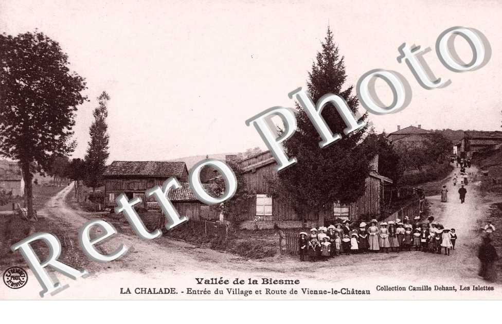 Entree du village et route de Vienne-le-Chateau