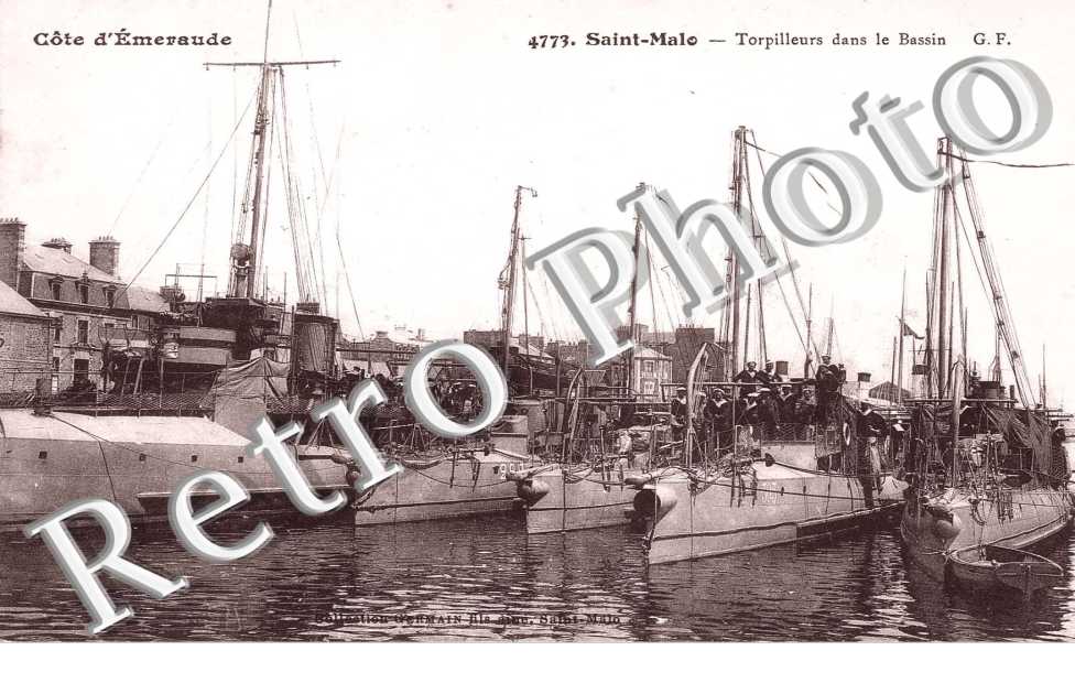 Torpilleurs dans le bassin