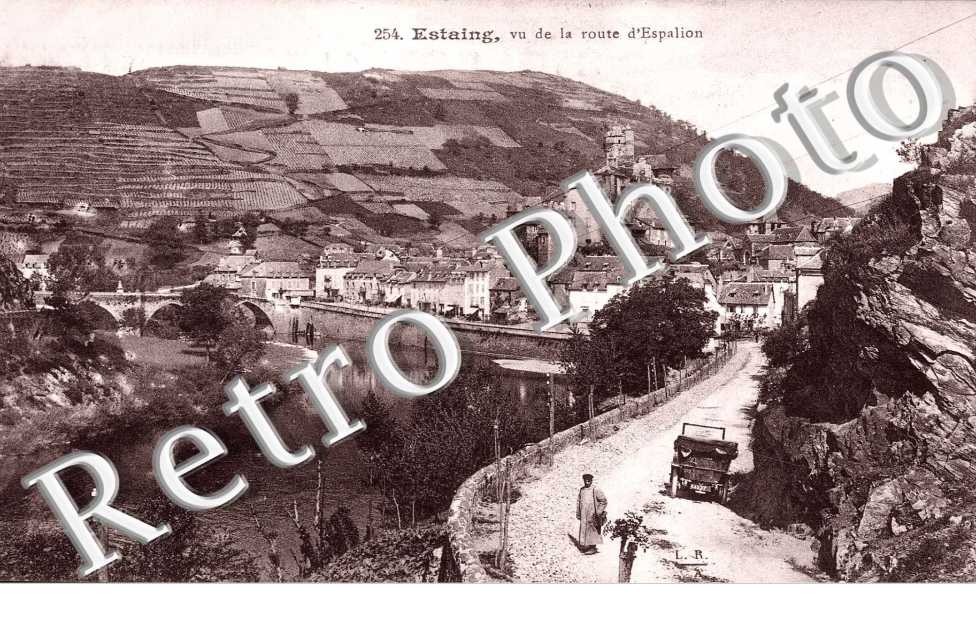 Estaing vu de la route d'Espalion