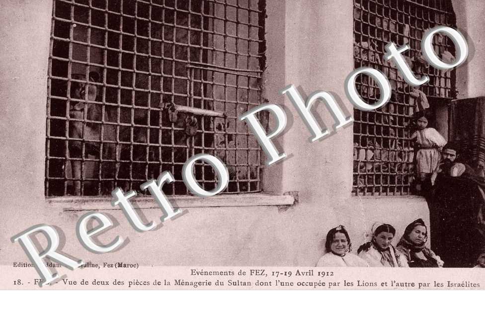 vue de deux des pieces de la Menagerie du Sultan dont l'une occupee par les Lions et l'autre par les Israelites