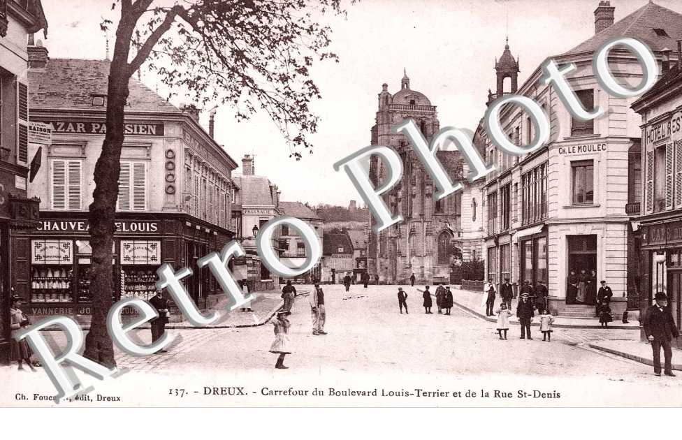 Carrefour du Boulevard Louis Terrier et de la Rue St Denis