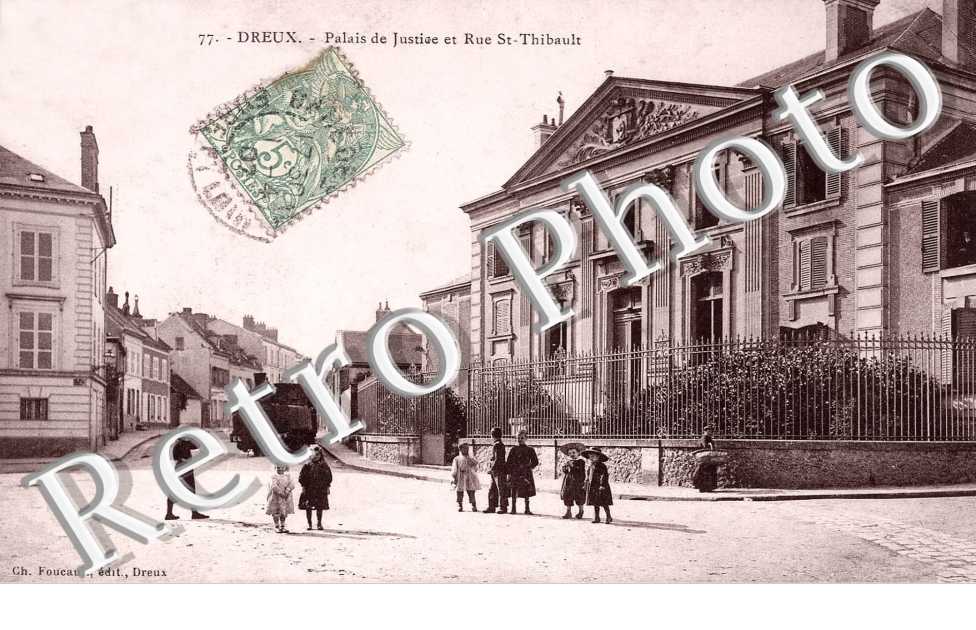 Palais de justice et rue St-Thibault