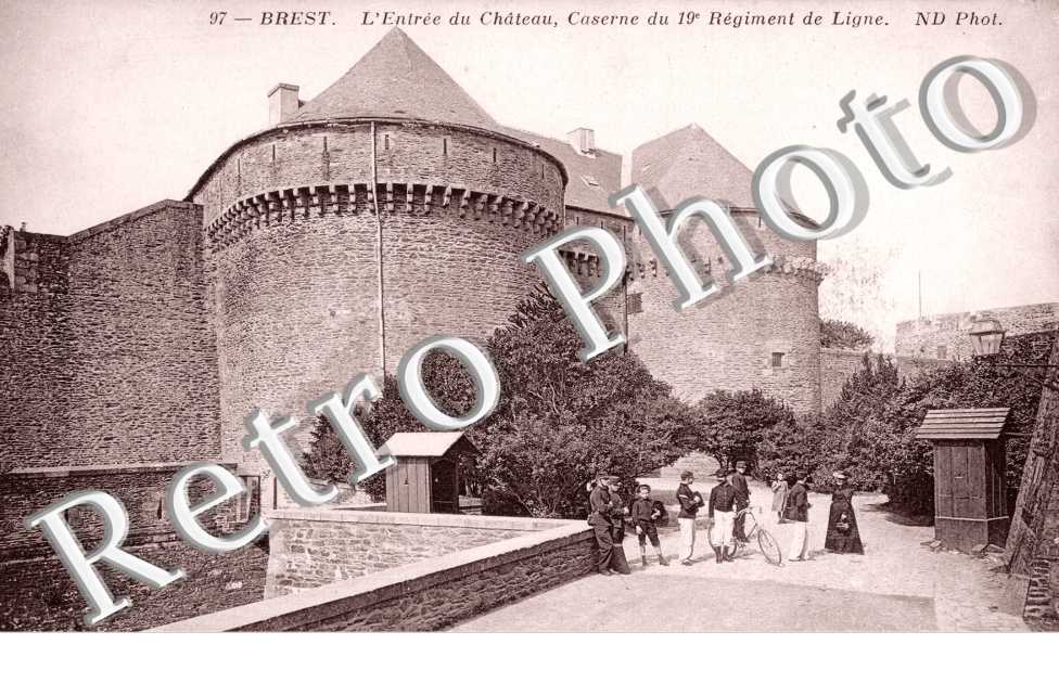 L'ENTREE DU CHATEAU