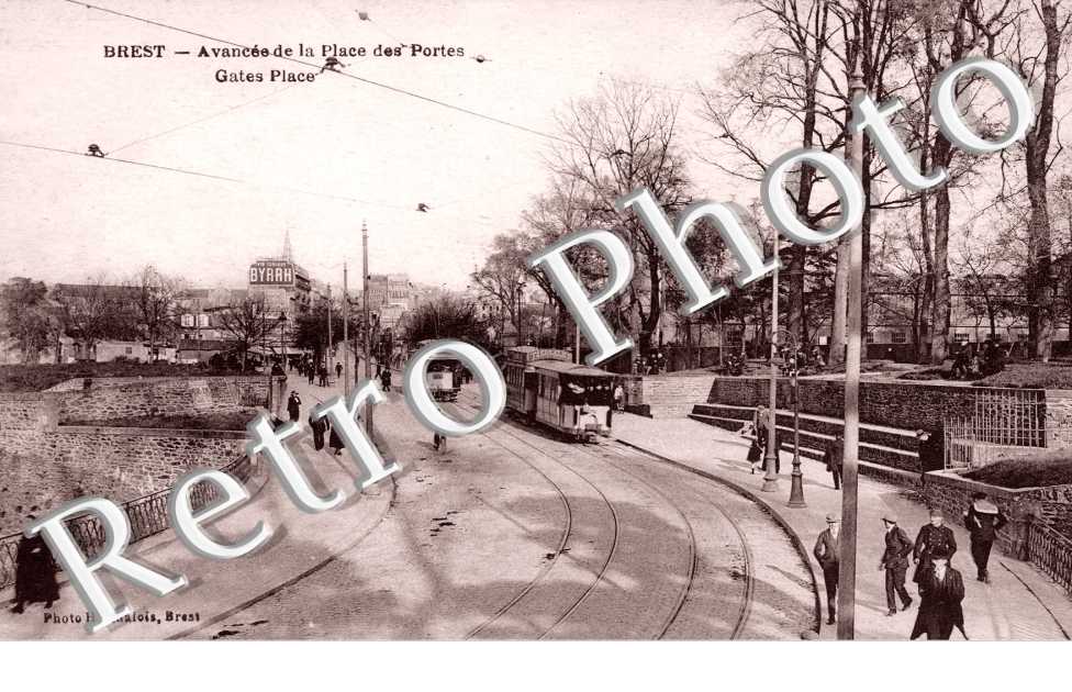 LA PLACE DES PORTES