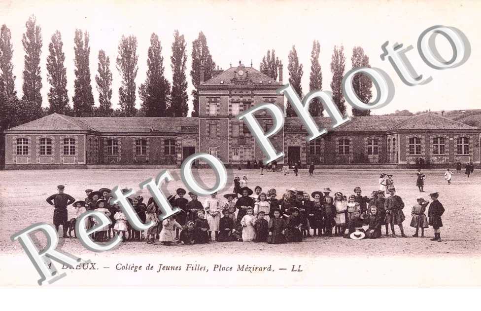 College de jeunes filles - Place Mezirard