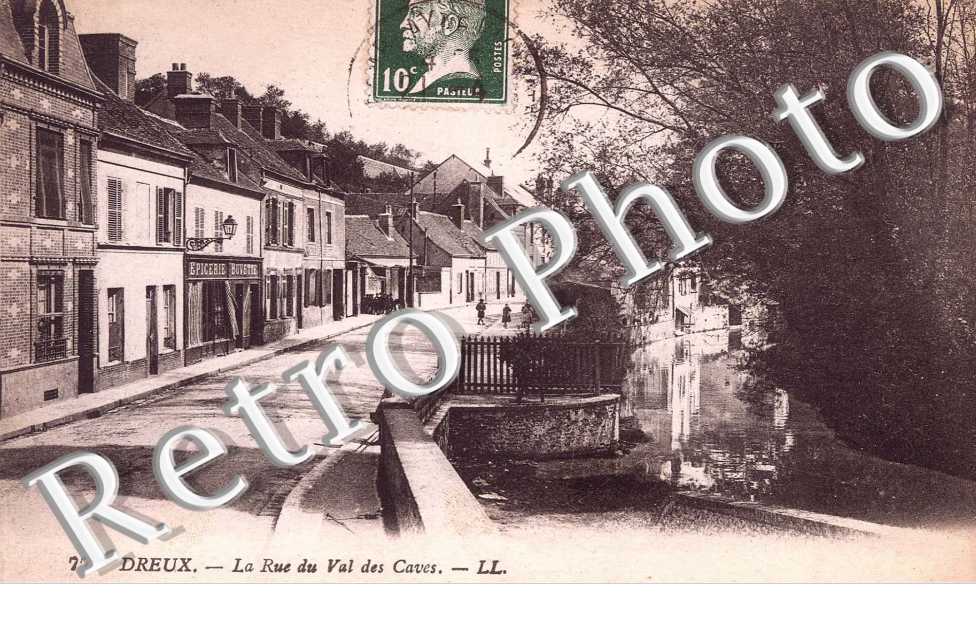 LA RUE DU VAL DES CAVES